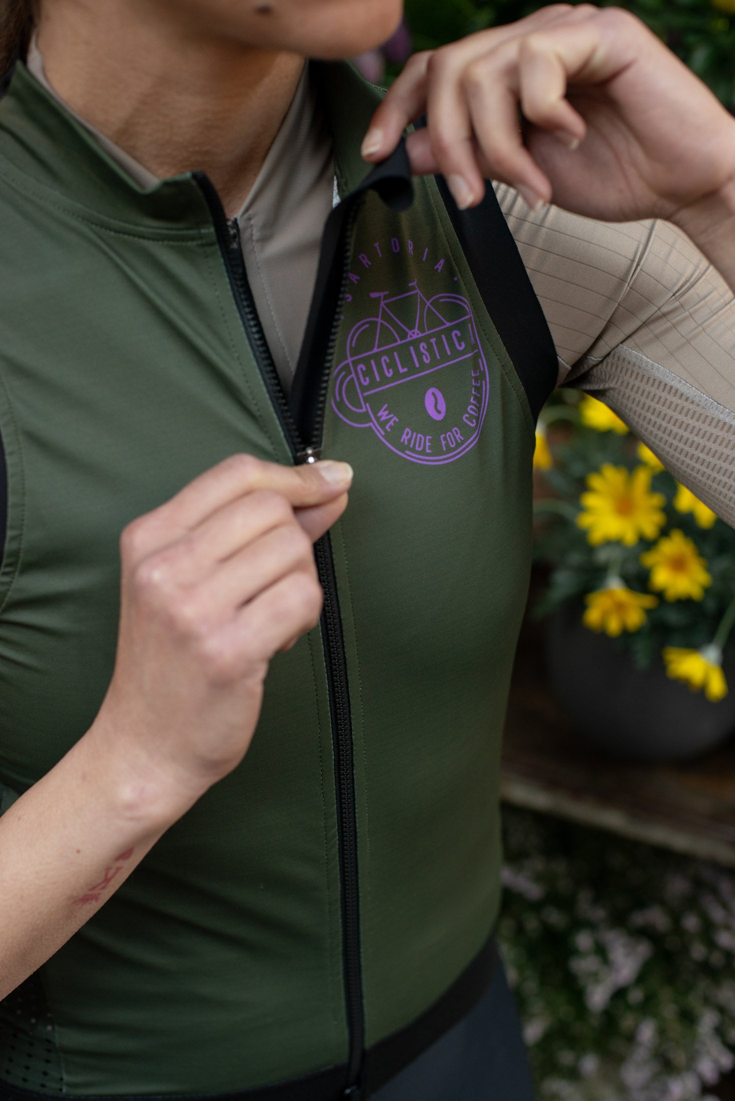 Aero Vest - Olive green + purple