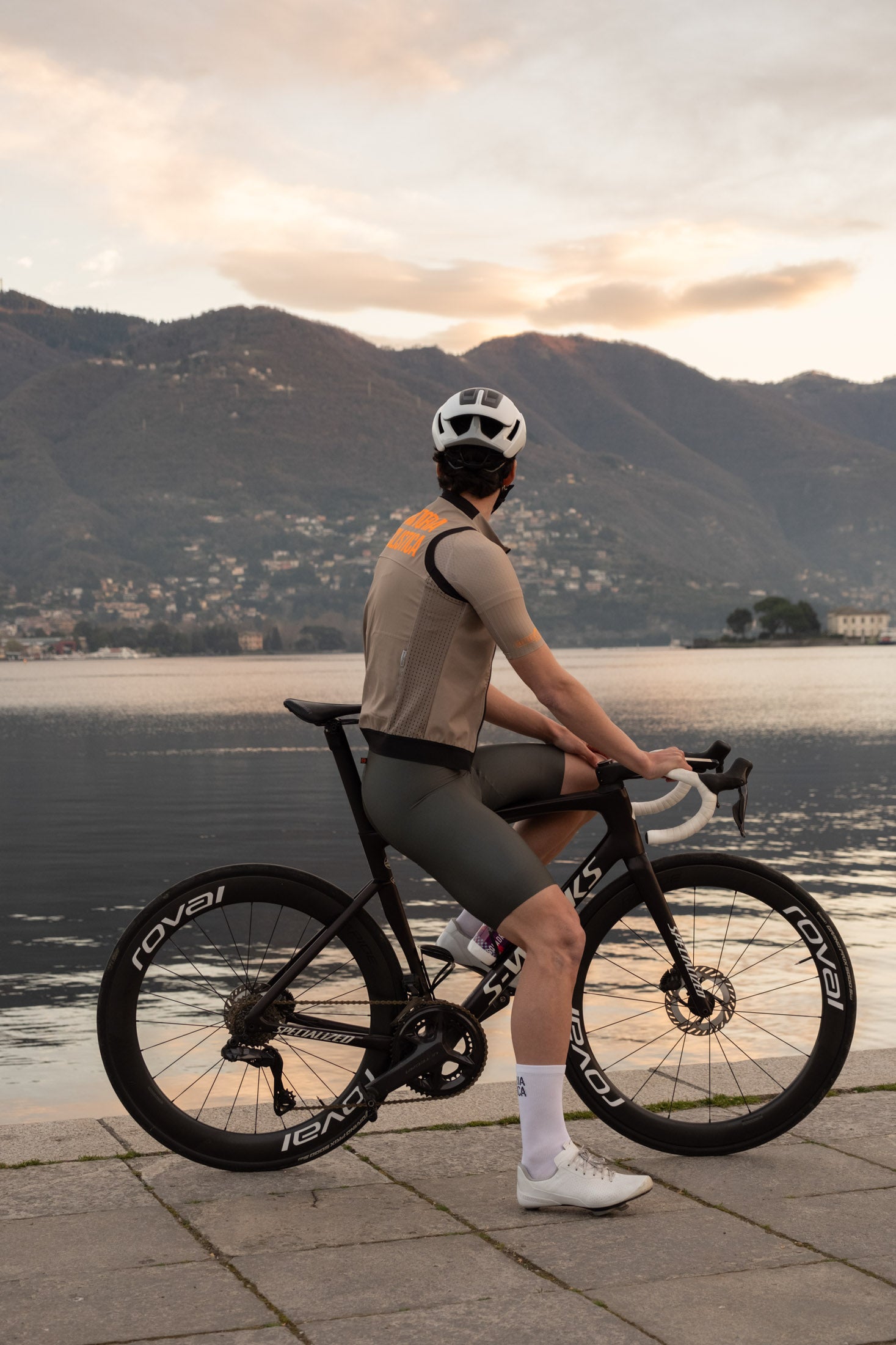 Aero Vest - Sand and Orange fluo