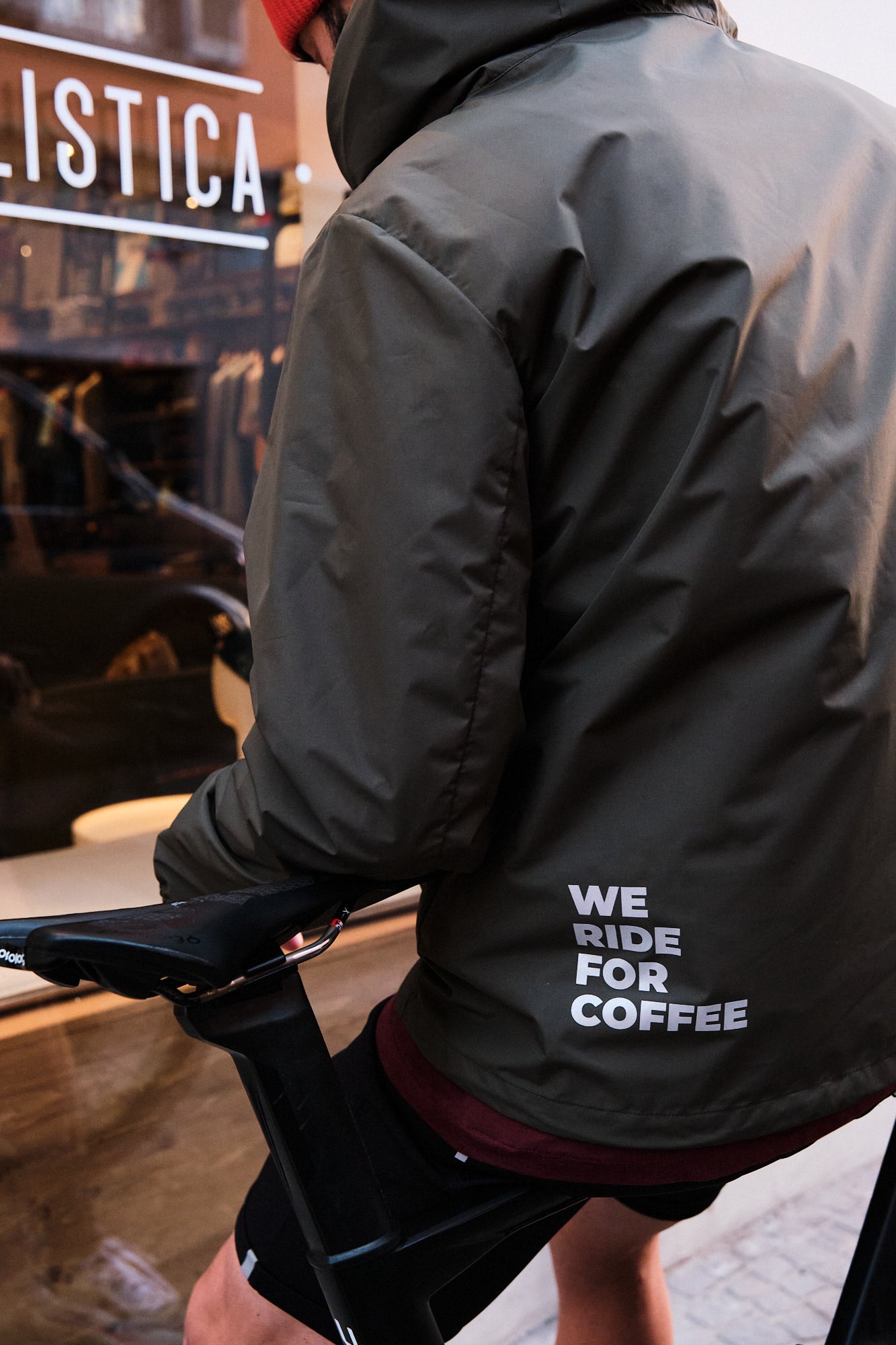 Commuting shorts with reflective details